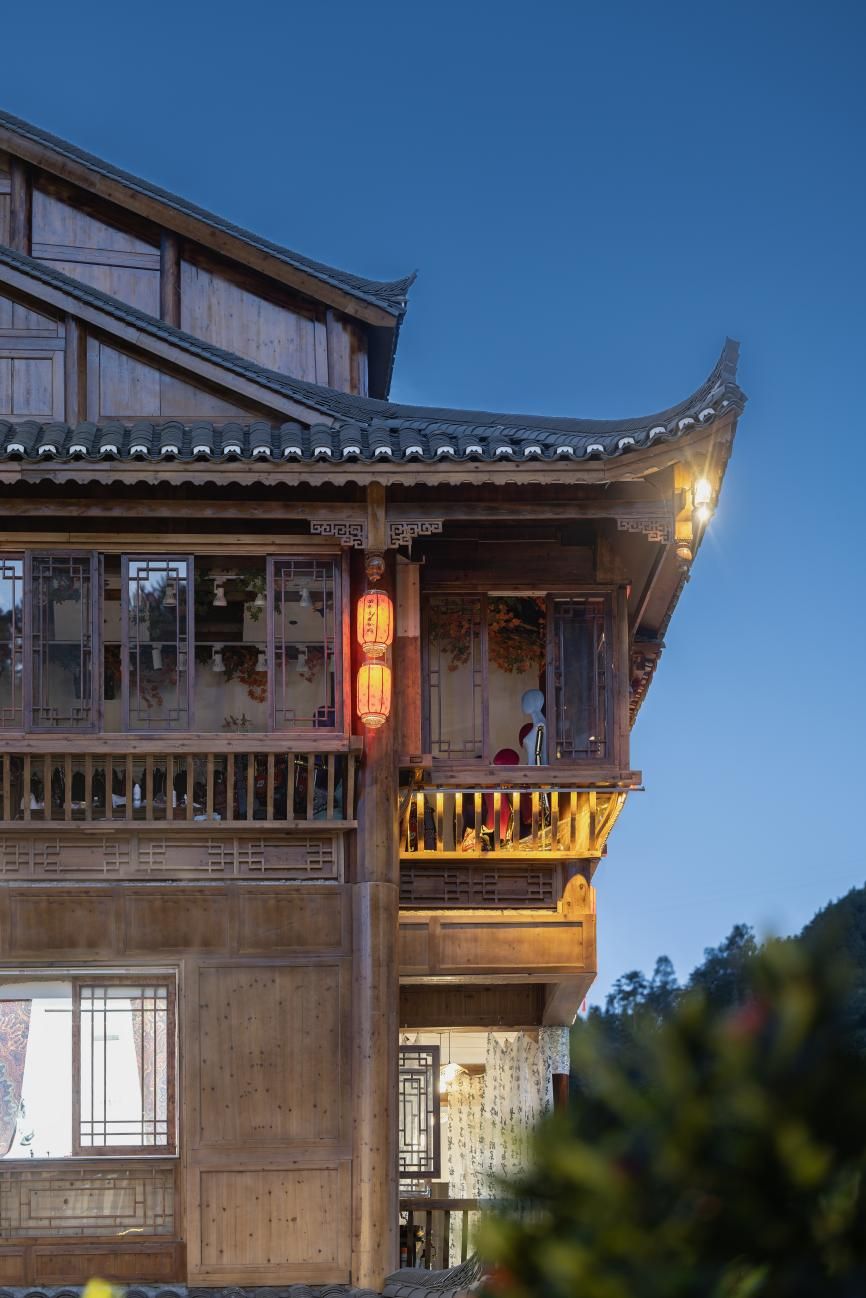 圖3 建筑山墻面屋架與美人靠細節